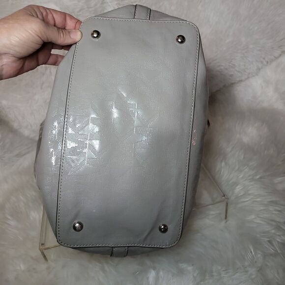 Authentic  Micheal kors purse, light grey patent leather straps like new! - Picture 5 of 14